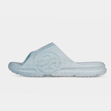 اسلیپر مردانه برند 361 درجه، ساخته‌شده از متریال باکیفیت کوییک‌فوم (Quick Foam)، بسیار سبک، نرم و راحت برای استفاده روزمره، داخل منزل، سفر و استخر؛ طراحی ارگونومیک و مینیمال با زیره ضدلغزش، مناسب فصول گرم سال. این دمپایی مردانه با فناوری خاص 361 درجه، ضربه‌گیری بالا و انعطاف‌پذیری بی‌نظیری دارد و انتخابی عالی برای آقایانی است که به راحتی، دوام و استایل اهمیت می‌دهن