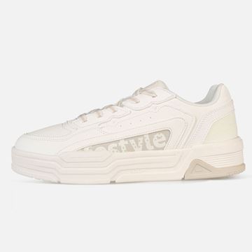 کفش روزمره مردانه سفید برند 361، مناسب استایل روزانه کژوال و ترندی، طراحی شیک و راحت برای استفاده طولانی مدت در فعالیت‌های روزمره