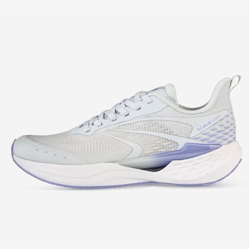 کفش مخصوص دویدن زنانه ۳۶۱ درجه رنگ سفید، با کفی ضد آب، رویه تنفس‌پذیر و طراحی ارگونومیک، مناسب تمرینات روزانه