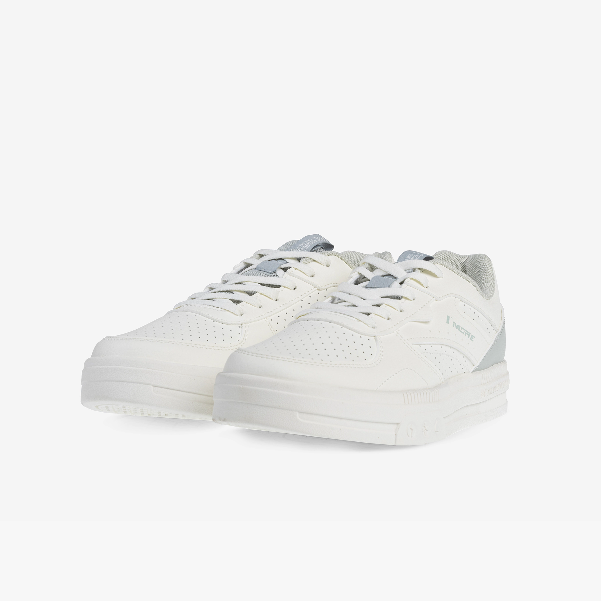 کفش روزمره زنانه 361 درجه مدل W672526614-2H سفید و سبز، سبک و راحت با رویه چرم مصنوعی و زیره EVA، مناسب پیاده‌روی روزانه و استایل کژوال، جلوگیری از خستگی و تاول پا