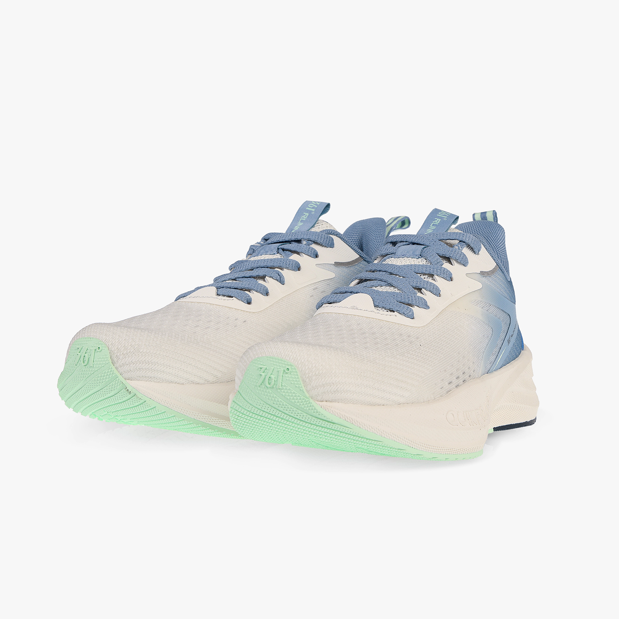 کفش مخصوص دویدن مردانه سفید و آبی برند ۳۶۱ درجه مدل W672522206-1H با رویه تنفس‌پذیر، زیره EVA و Rubber و فناوری کوییک فوم برای راحتی و محافظت از پا در تمرین و پیاده‌روی روزانه