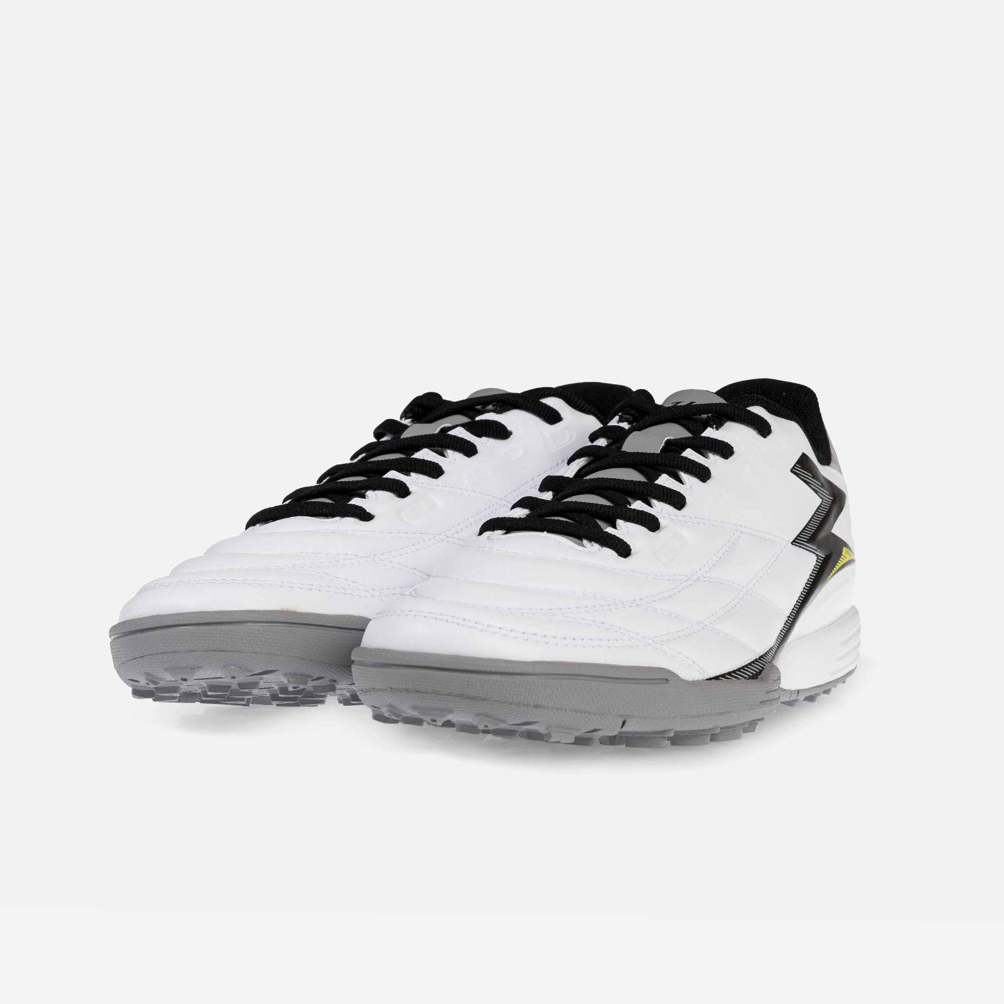 کفش تمرین فوتبال مردانه برند ۳۶۱ درجه مدل W672427901-1 رنگ سفید، سبک و انعطاف‌پذیر، مناسب حرکات سریع و تمرین ورزشی