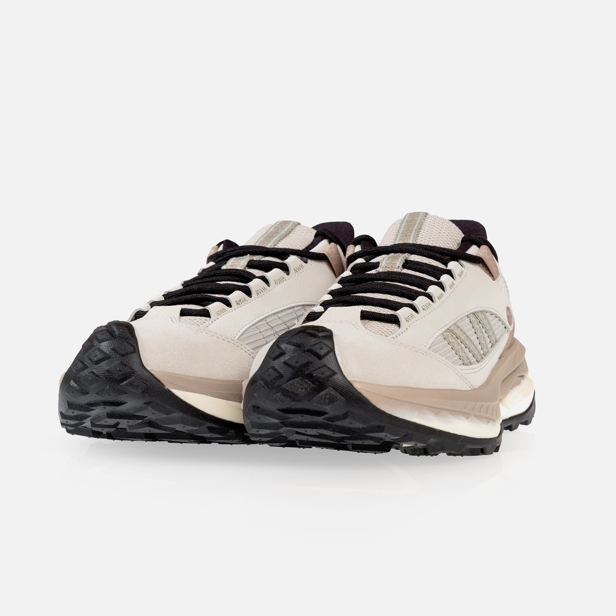 کفش روزمره و طبیعت‌گردی زنانه 361 درجه مدل W582443302-7 کرم و قهوه‌ای، سبک و راحت با رویه چرم مصنوعی و پارچه تنفس‌پذیر و زیره انعطاف‌پذیر، مناسب پیاده‌روی و فعالیت‌های بیرونی، محافظت از پا و مچ در مسیرهای ناهموار