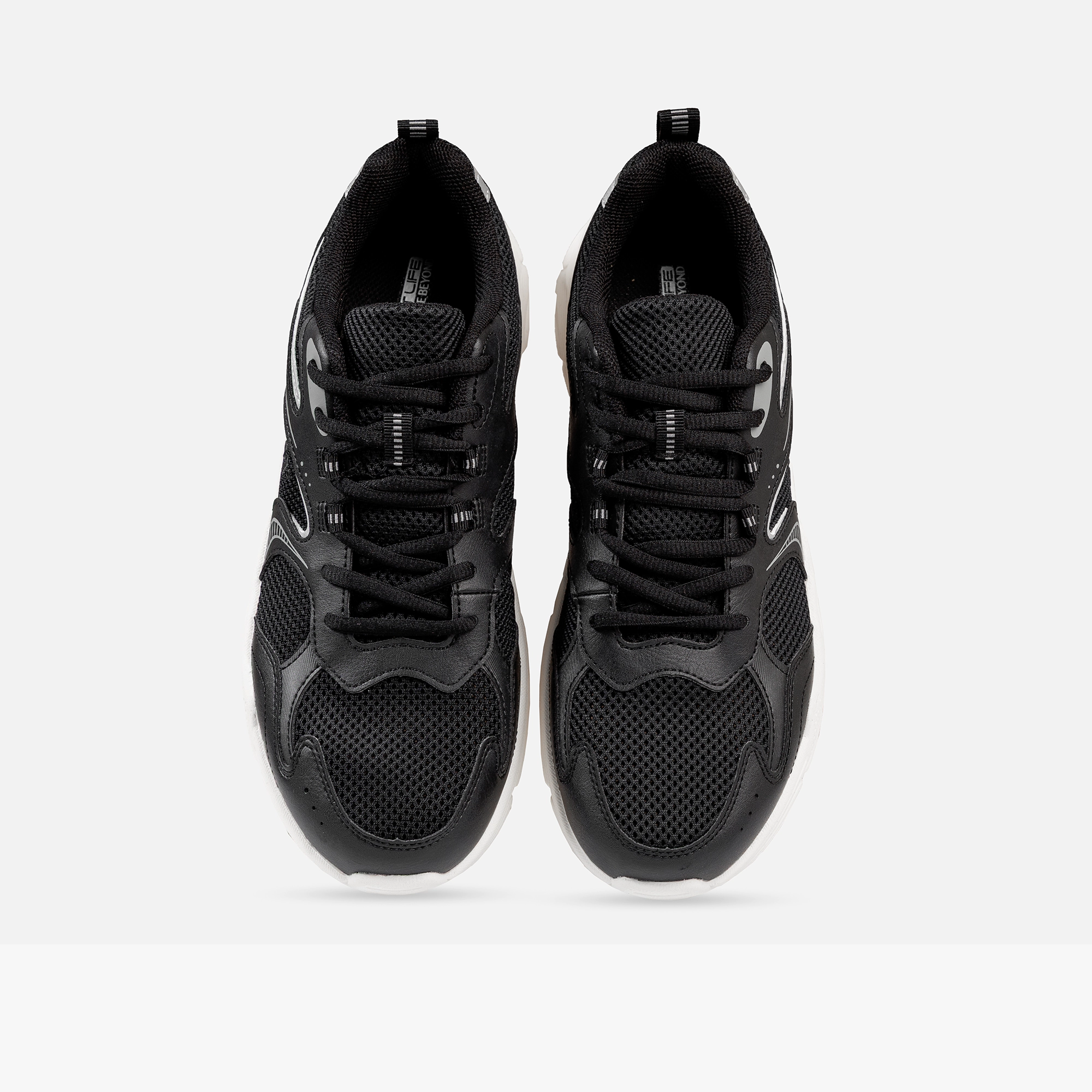 کفش روزمره مردانه W572426768-8 برند 361 درجه، مدل M's Retro Culture، رنگ مشکی، سبک و راحت، مناسب پیاده‌روی کوتاه و استفاده روزانه، با طراحی ارگونومیک برای راحتی و ثبات پا، زیره EVA جذب‌کننده ضربه و کاهش فشار، ترکیبی ایده‌آل از دوام، راحتی و استایل کژوال برای مردان