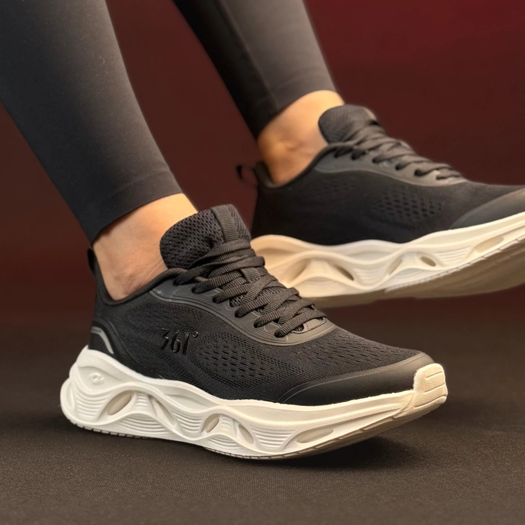 کفش دویدن زنانه, کفش رانینگ زنانه, کفش مخصوص دویدن 361 درجه, کفش ورزشی زنانه, کفش تمرین زنانه, کفش اسپرت زنانه, کفش سبک EVA, کفش پارچه تنفس‌پذیر, کفش مناسب باشگاه, کفش دویدن مشکی, کفش 361 درجه زنانه