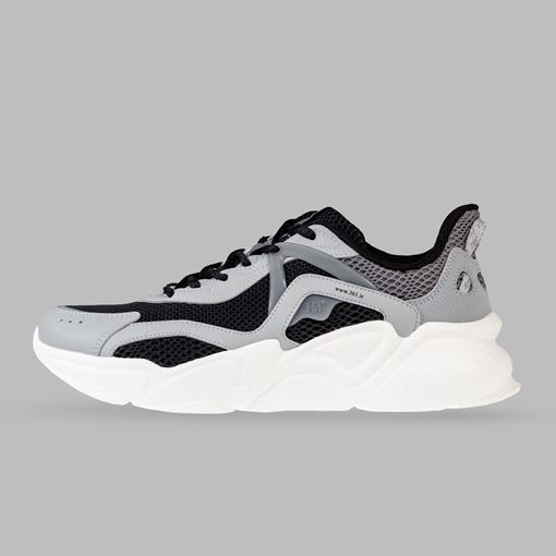 کفش روزمره مردانه ۳۶۱ درجه مدل W572436768-6 رنگ طوسی و مشکی، سبک و راحت با رویه پارچه تنفس‌پذیر، چرم مصنوعی و TPU، زیره EVA جذب‌کننده ضربه، مناسب پیاده‌روی کوتاه و طولانی، استفاده روزمره و فعالیت‌های سبک، محافظت از پا و راحتی حین راه رفتن