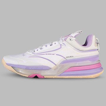 کفش مردانه طرح بسکتبال با رنگ بنفش از برند 361، طراحی شده برای ورزش‌های پرفشار مانند بسکتبال با تمرکز بر جذب شوک، افزایش پایداری مچ پا و انعطاف‌پذیری بالا. دارای کفی ENGRX برای جذب ضربه در حرکات سریع، پریدن و چرخش‌های ناگهانی. مناسب برای استفاده حرفه‌ای و نیمه‌حرفه‌ای در زمین بسکتبال